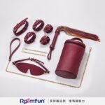 sm情趣用品成人捆绑束缚皮革套装拘束调教手脚铐鞭拍眼罩项圈酒红 - Image 4